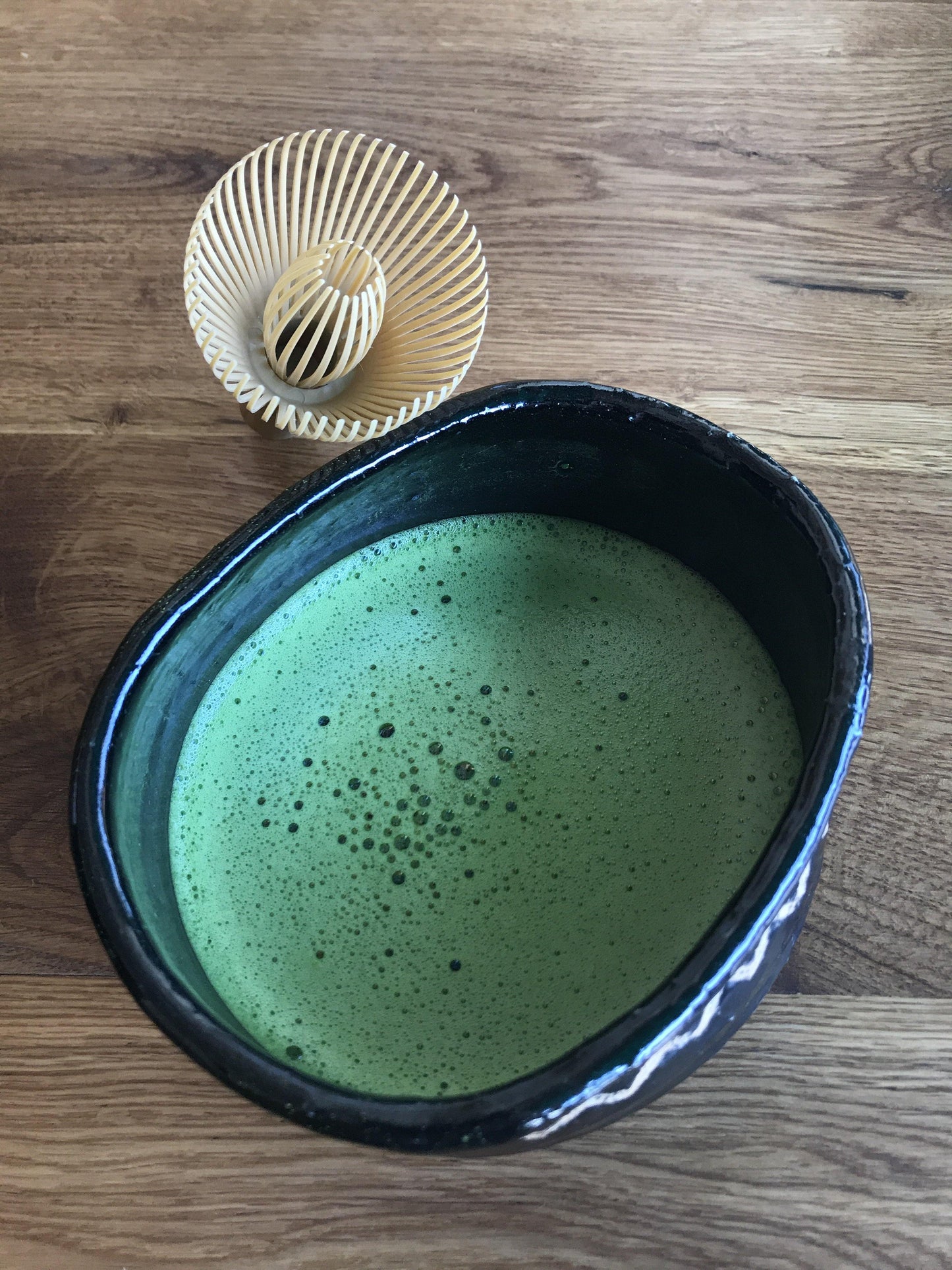 Kuro Oribe Kutsugata Chawan 織部沓形茶碗 - NIPPON CHA