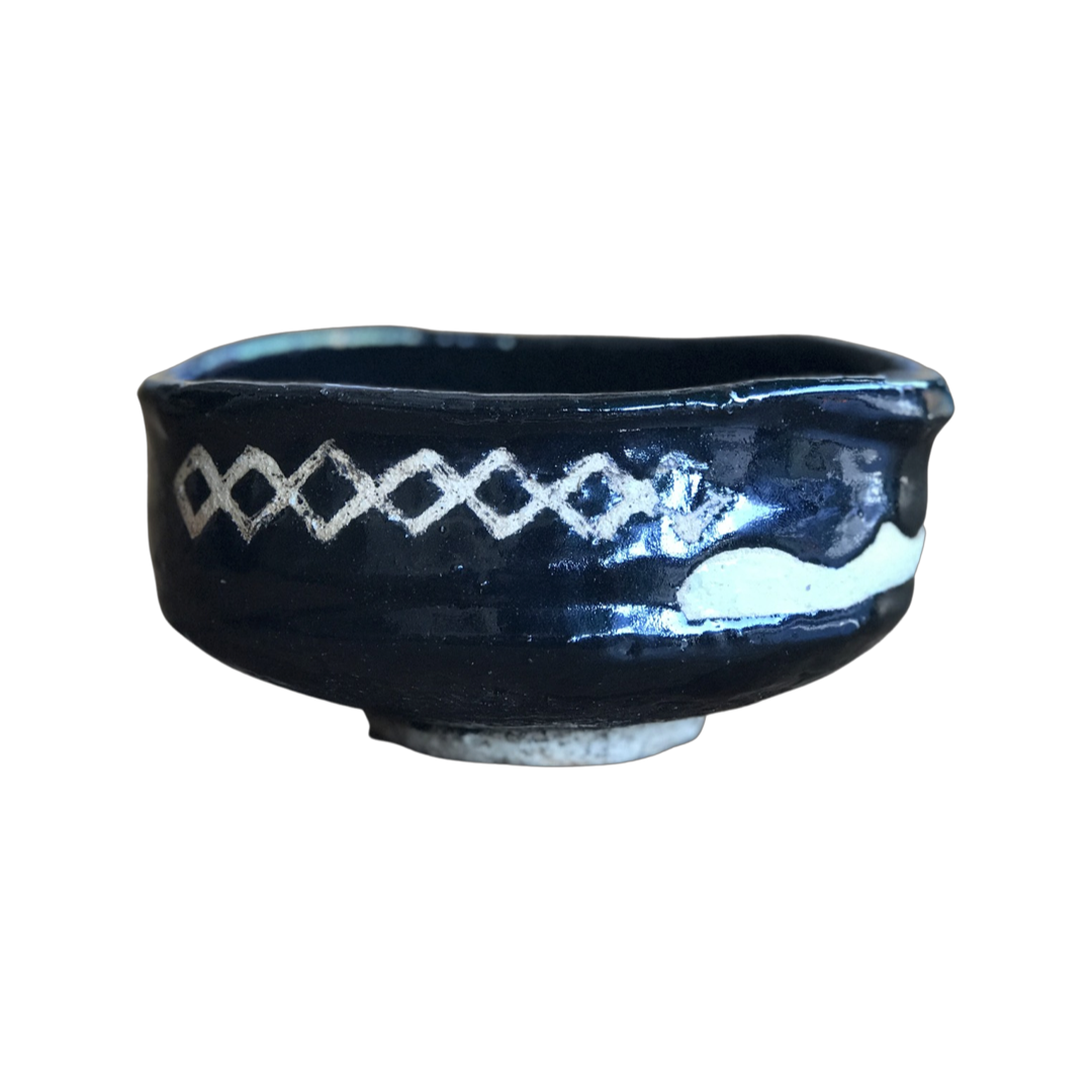 Kuro Oribe Kutsugata Chawan 織部沓形茶碗